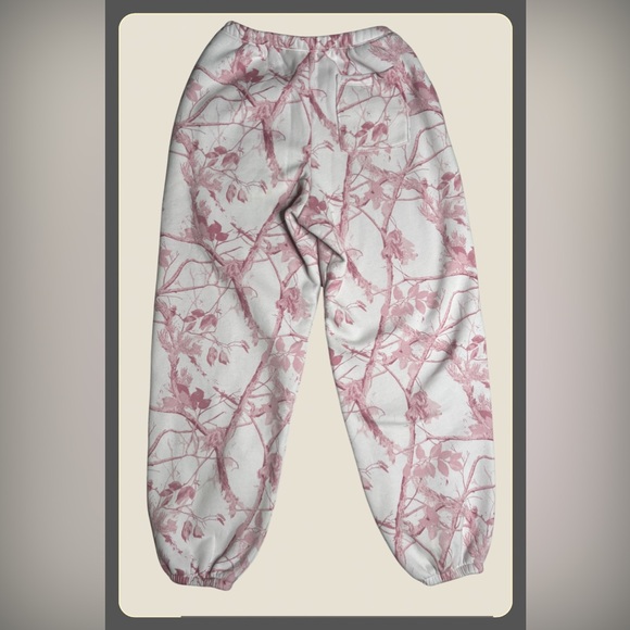 Abercrombie & Fitch High Rise Sunday Baggy Sweatpant - Picture 2 of 3